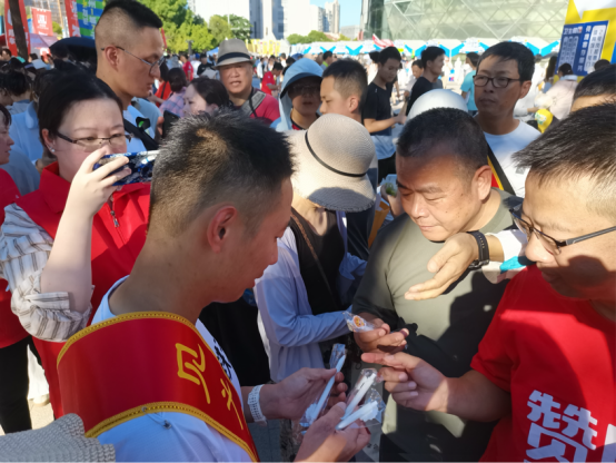 江苏城市足, 的球迷们纷, https