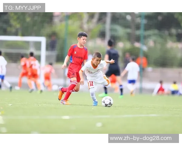 学生模仿足球球星踢技大赛 展现青少年足球梦想与热情